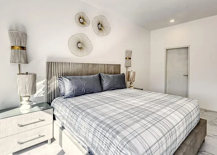 Spacious Luxury With Ocean Views, Pool And Steps To Playa El Medano *