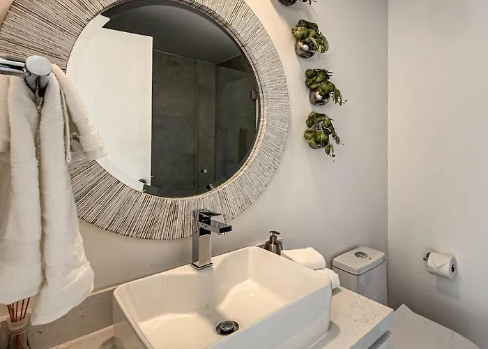 Spacious Luxury With Ocean Views, Pool And Steps To Playa El Medano Ferienhaus *